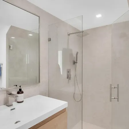 Luxury - - With Pool Villa *