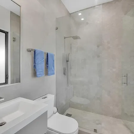 Villa Luxury - - With Pool *